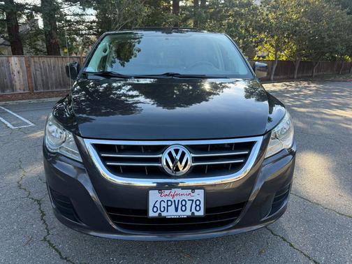 2012 Volkswagen Routan SE
