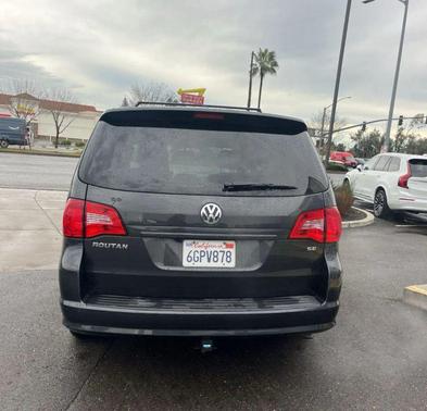 2012 Volkswagen Routan SE