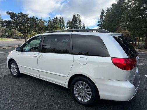 2009 Toyota Sienna XLE
