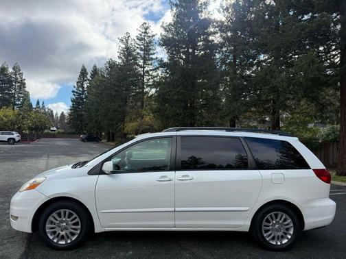 2009 Toyota Sienna XLE