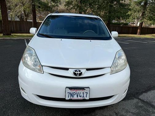 2009 Toyota Sienna XLE