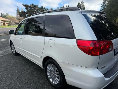 2009 Toyota Sienna XLE