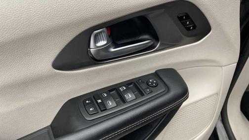 2023 Chrysler Pacifica Touring-L