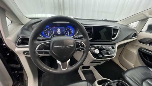 2022 Chrysler Pacifica Touring-L