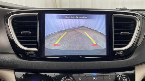 2022 Chrysler Pacifica Touring-L