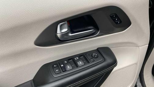 2022 Chrysler Pacifica Touring-L