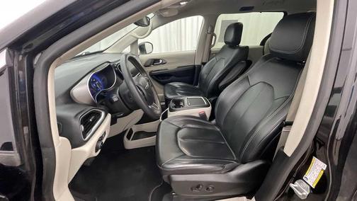 2022 Chrysler Pacifica Touring-L