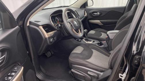 Diamond Black 2018 Jeep Cherokee Latitude