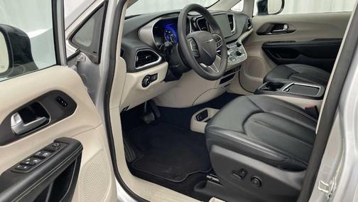 2024 Chrysler Pacifica Touring-L