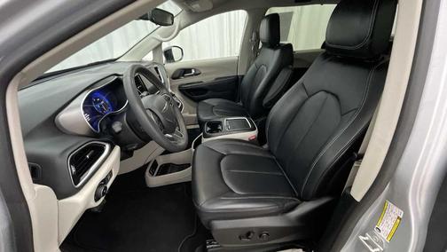 2024 Chrysler Pacifica Touring-L