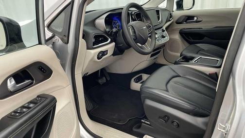 2024 Chrysler Pacifica Touring-L