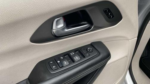 2024 Chrysler Pacifica Touring-L