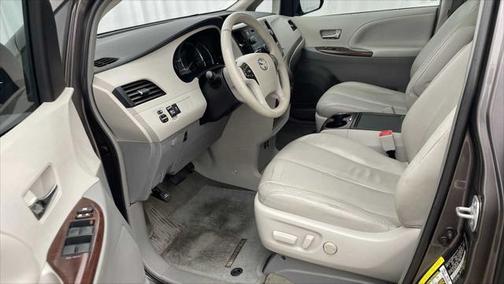 2013 Toyota Sienna XLE