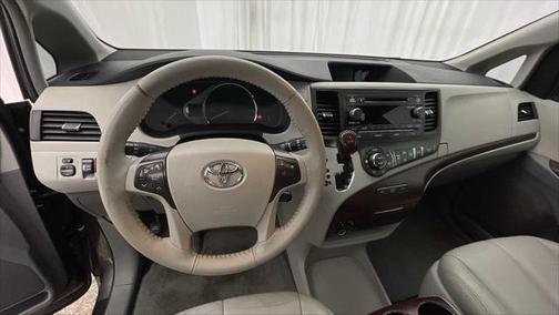2013 Toyota Sienna XLE