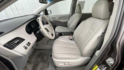 2013 Toyota Sienna XLE