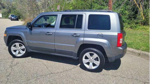 Photo 4 of 31 of 2012 Jeep Patriot Sport