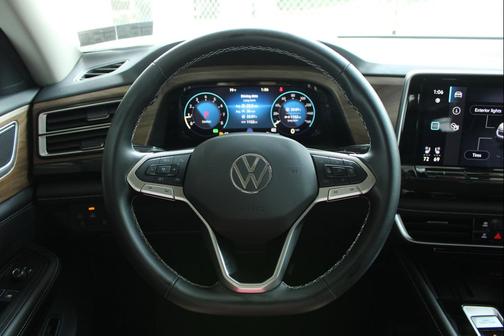 2025 Volkswagen Atlas 2.0T SE w/Technology 4MOTION