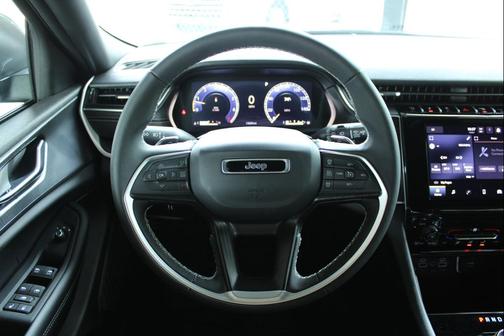 Baltic Gray Metallic Clearcoat 2025 Jeep Grand Cherokee L Laredo