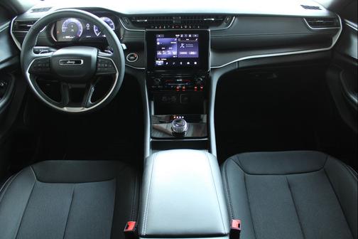 Baltic Gray Metallic Clearcoat 2025 Jeep Grand Cherokee L Laredo