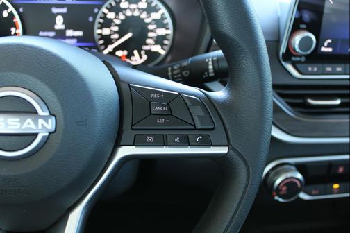 Glacier White 2026 Nissan Altima SV FWD