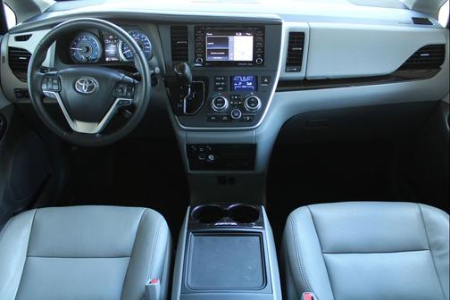 2020 Toyota Sienna XLE Premium