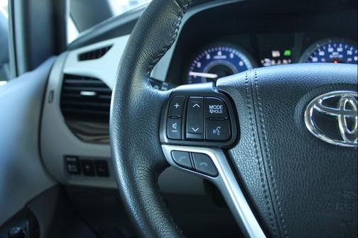 2020 Toyota Sienna XLE Premium