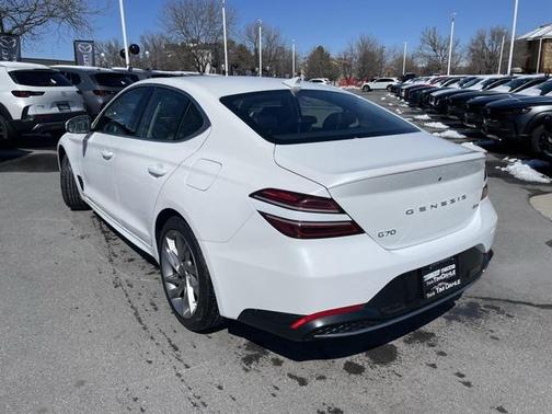 2022 Genesis G70 2.0T AWD