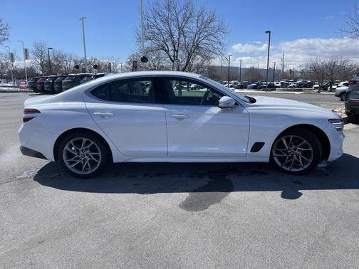 2022 Genesis G70 2.0T AWD