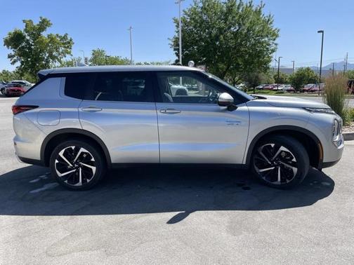 2023 Mitsubishi Outlander PHEV SE S-AWC