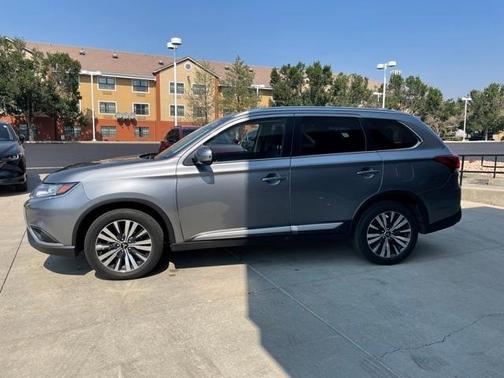 Photo 4 of 22 of 2020 Mitsubishi Outlander SEL
