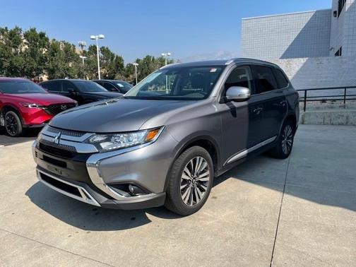 Photo 3 of 22 of 2020 Mitsubishi Outlander SEL