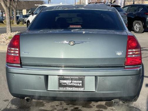 2005 Chrysler 300C Base