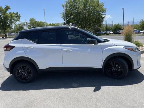 2022 Nissan Kicks SV
