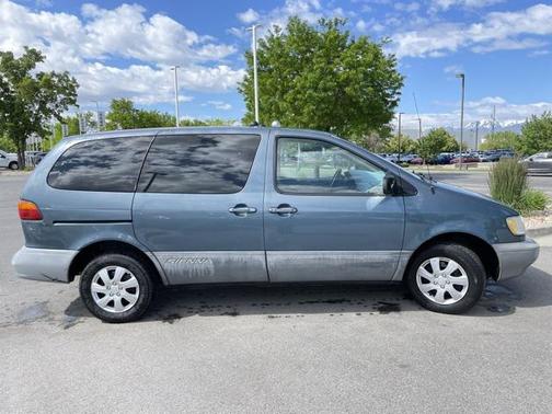 2000 Toyota Sienna CE