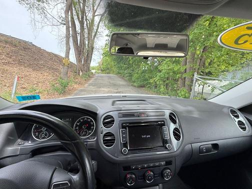 Pure White 2015 Volkswagen Tiguan 4MOTION Auto S