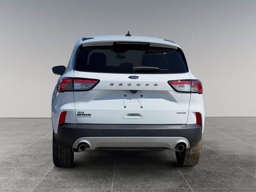 Oxford White 2022 Ford Escape SE