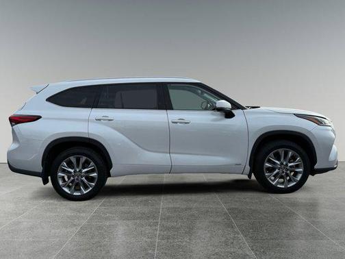 2022 Toyota Highlander Hybrid Limited
