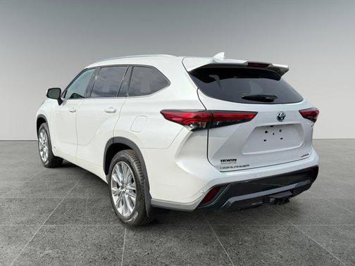 2022 Toyota Highlander Hybrid Limited