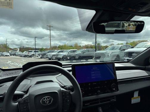 White 2026 Toyota C-HR SE
