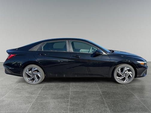 Abyss Black 2025 Hyundai ELANTRA Sport