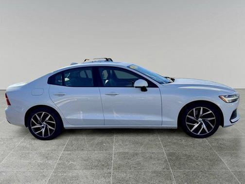 2020 Volvo S60 T6 Momentum