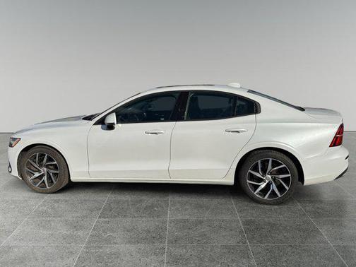 2020 Volvo S60 T6 Momentum