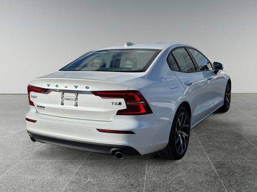 2020 Volvo S60 T6 Momentum