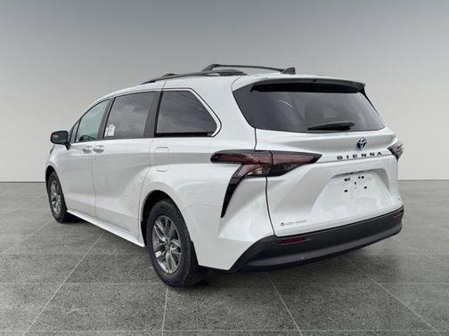 2025 Toyota Sienna XLE