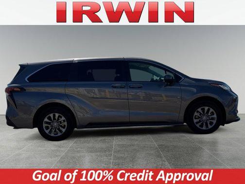 2022 Toyota Sienna LE