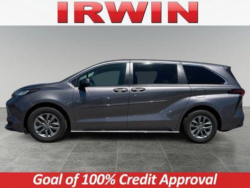 2022 Toyota Sienna LE