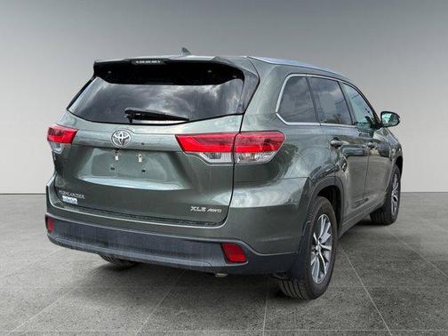 Jade Metallic 2018 Toyota Highlander XLE