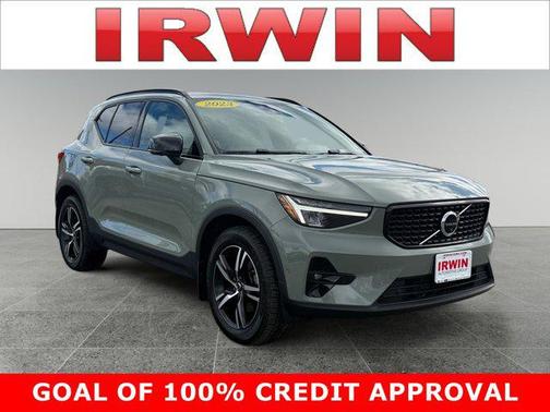 2023 Volvo XC40 B5 Plus Dark Theme