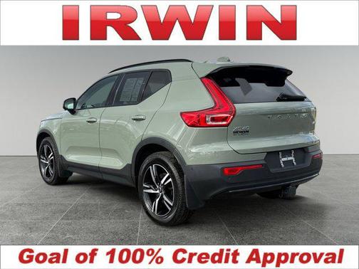 2023 Volvo XC40 B5 Plus Dark Theme