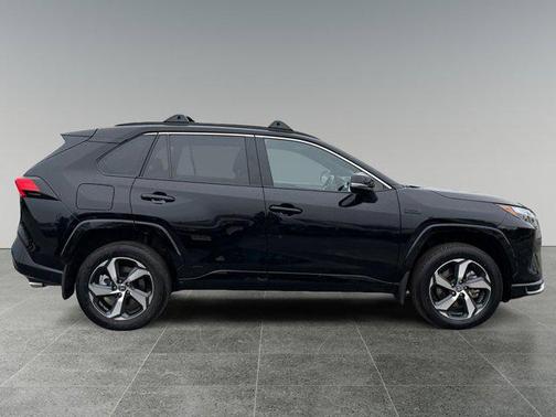2024 Toyota RAV4 Prime SE